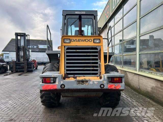 Daewoo MC 200 Kolesni nakladalci