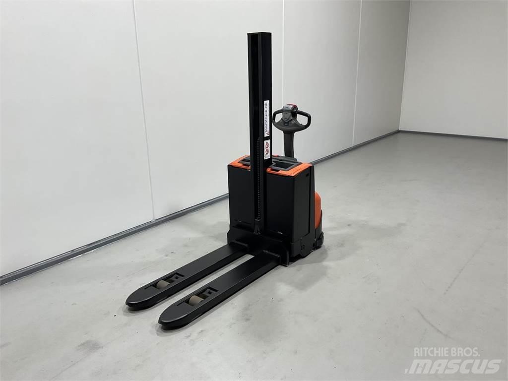 BT SWE080L Samopogonski ročni viličarji