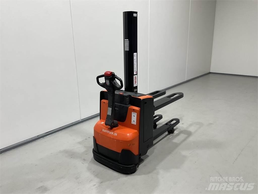 BT SWE080L Samopogonski ročni viličarji
