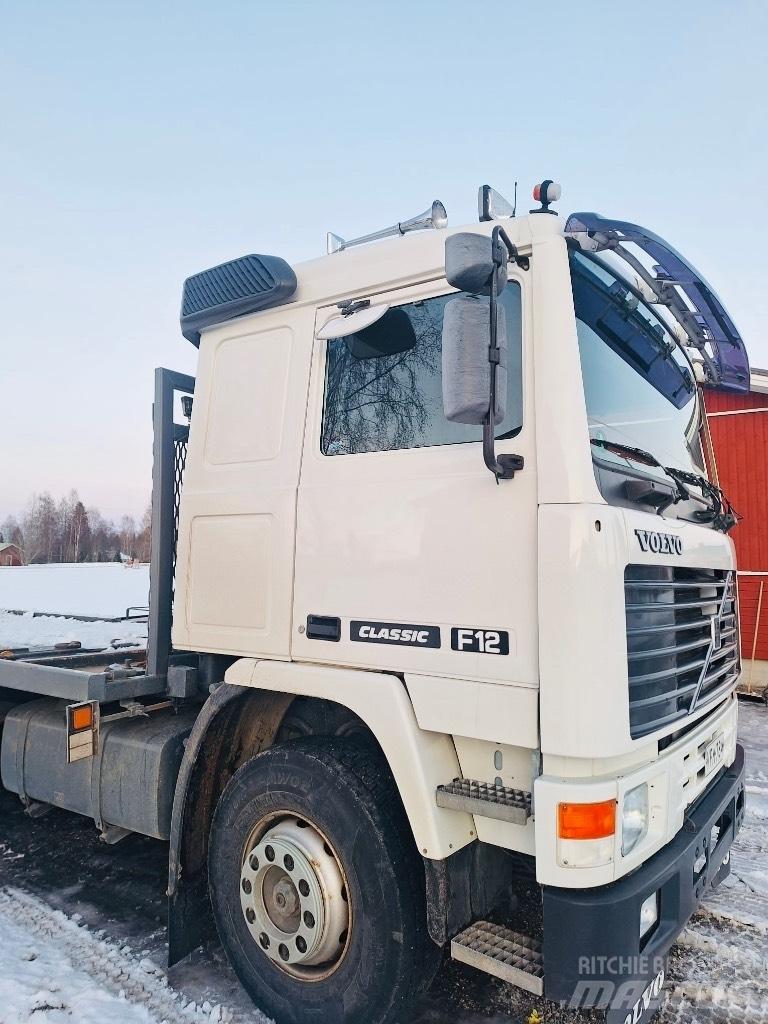 Volvo F 12 Tovornjaki s kesonom/platojem