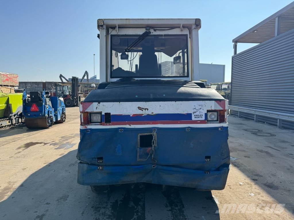 CAT PS-300B Kolesni valjarji s pnevmatikami