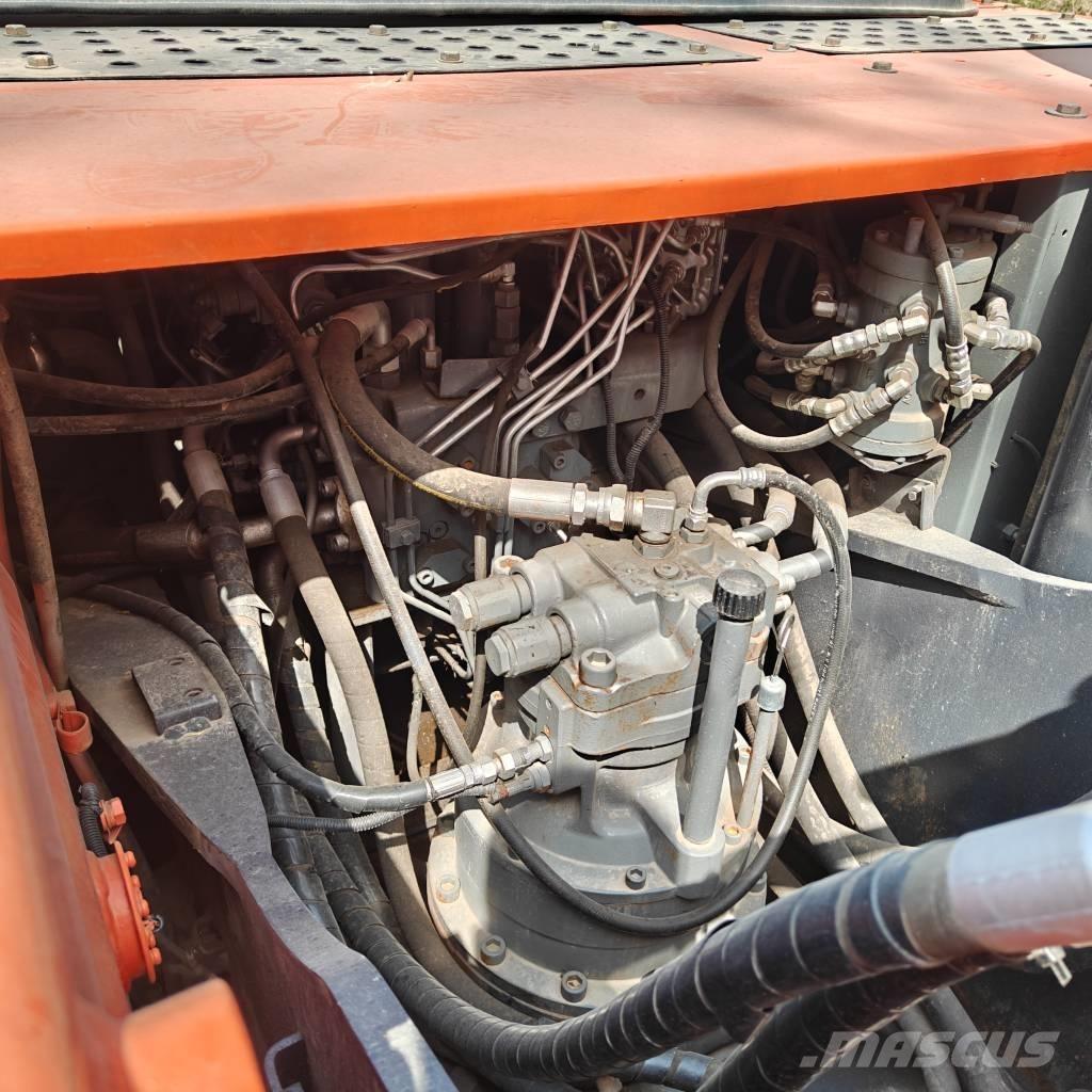 Hitachi ZX200 Bagri goseničarji