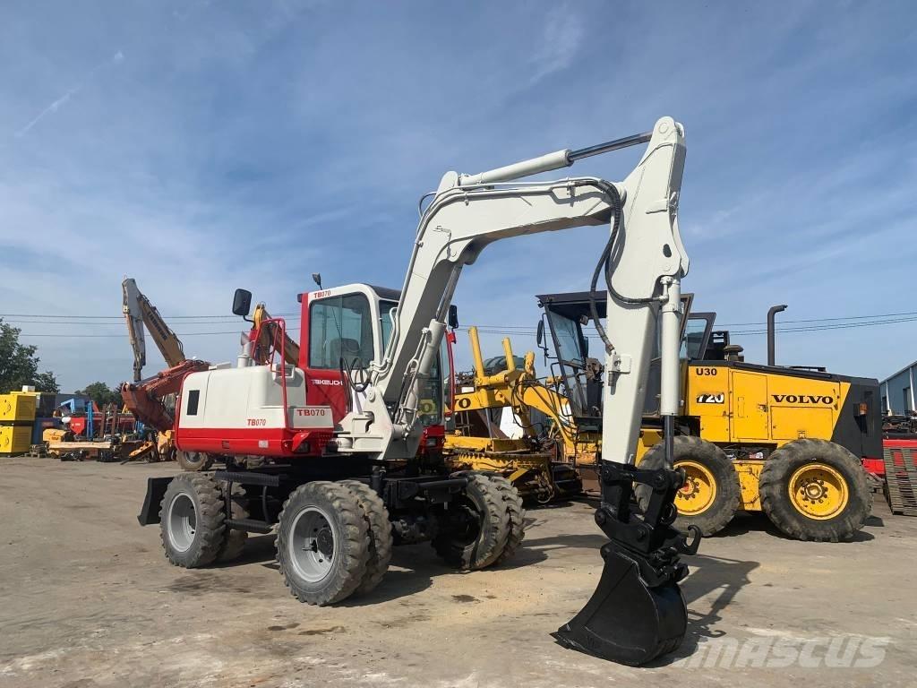 Takeuchi TB070W Bagri na kolesih