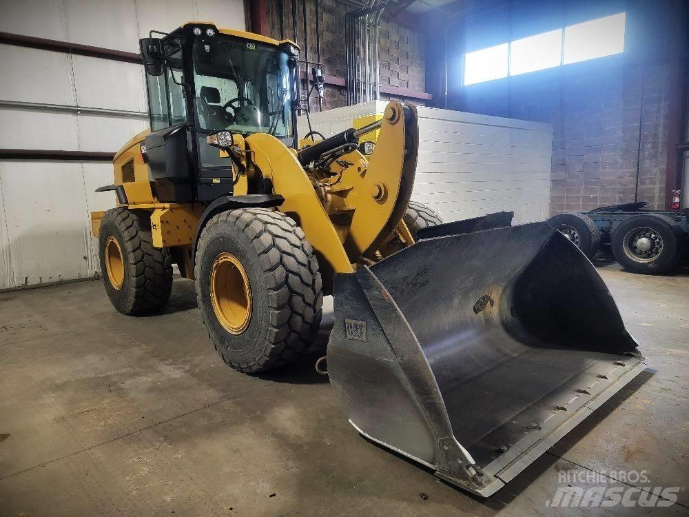 CAT 926M Kolesni nakladalci
