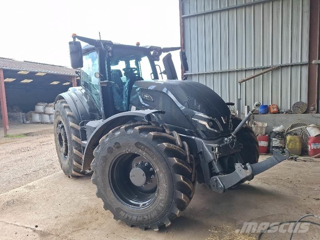 Valtra Q265 Traktorji