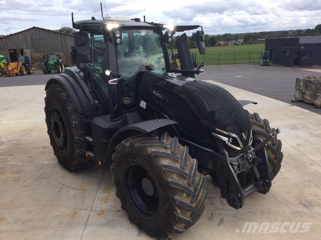 Valtra Q265 Traktorji