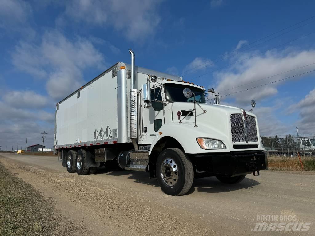 Kenworth T 440 Tovornjaki zabojniki