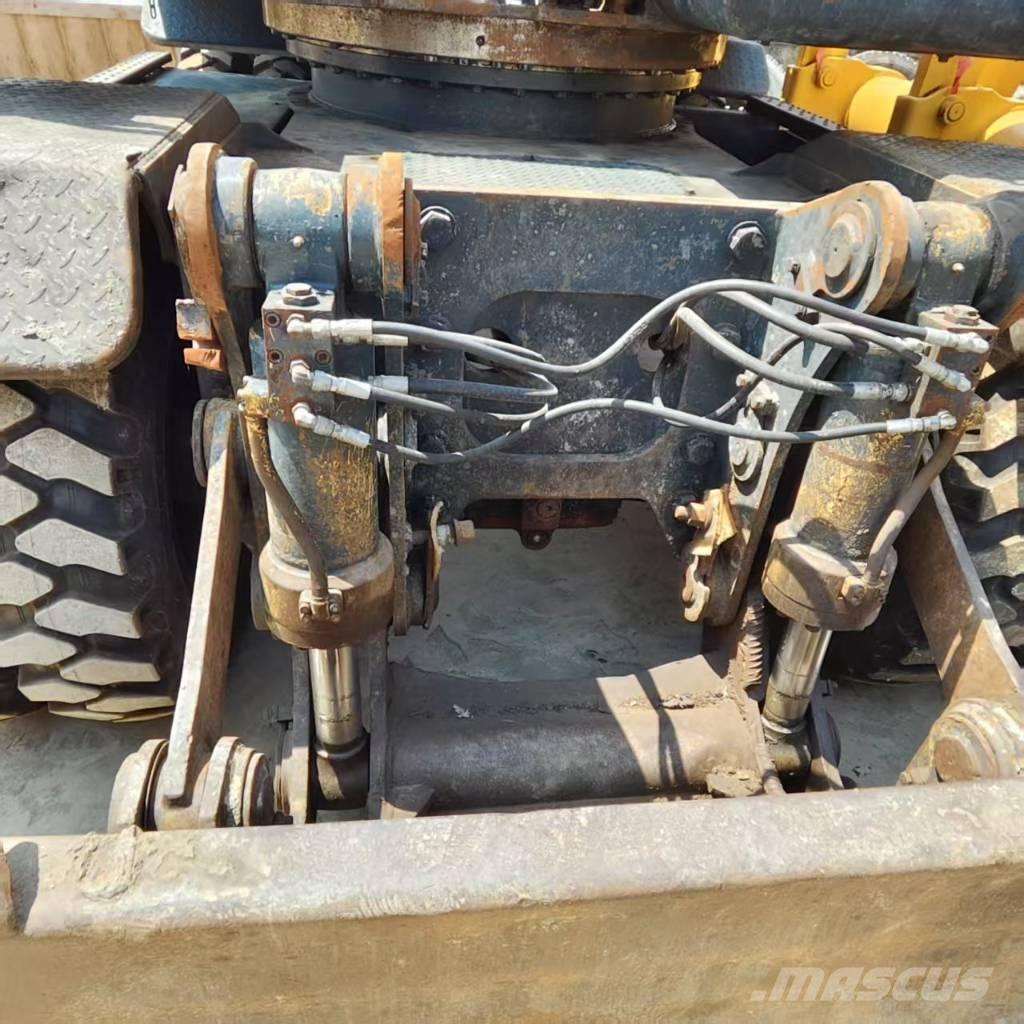 Hyundai R210W-9 Bagri na kolesih