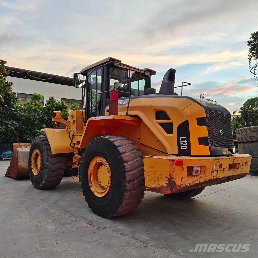 Volvo L 120 Kolesni nakladalci