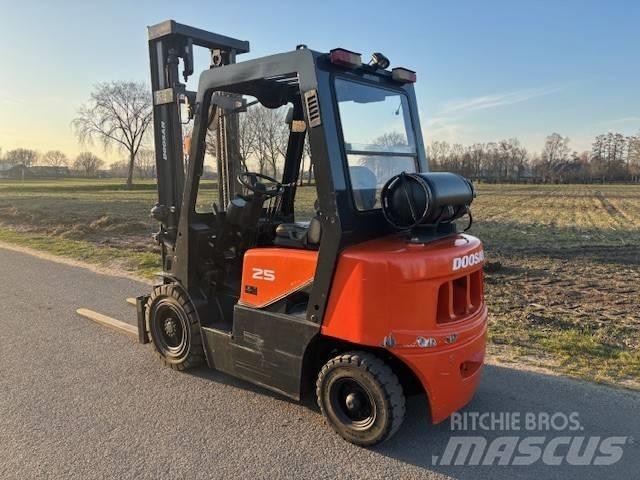Doosan G 25 G Plinski viličarji