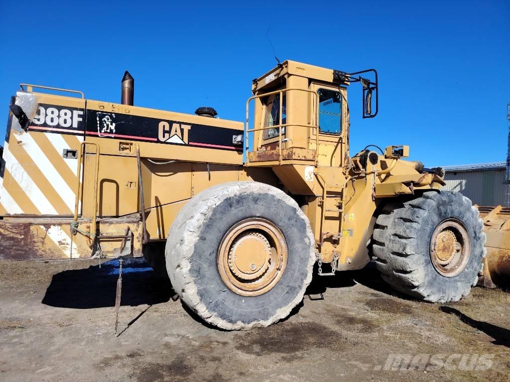 CAT 988 F Kolesni nakladalci