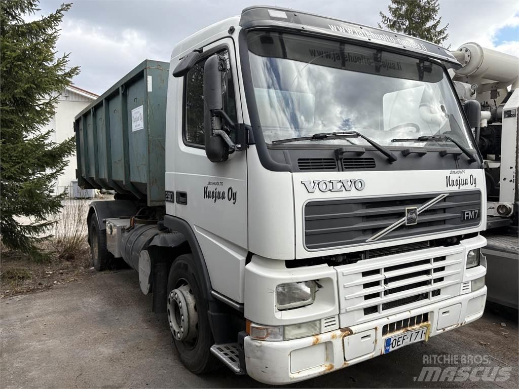 Volvo FM7 Razstavljivi tovornjaki z žičnimi dvigali