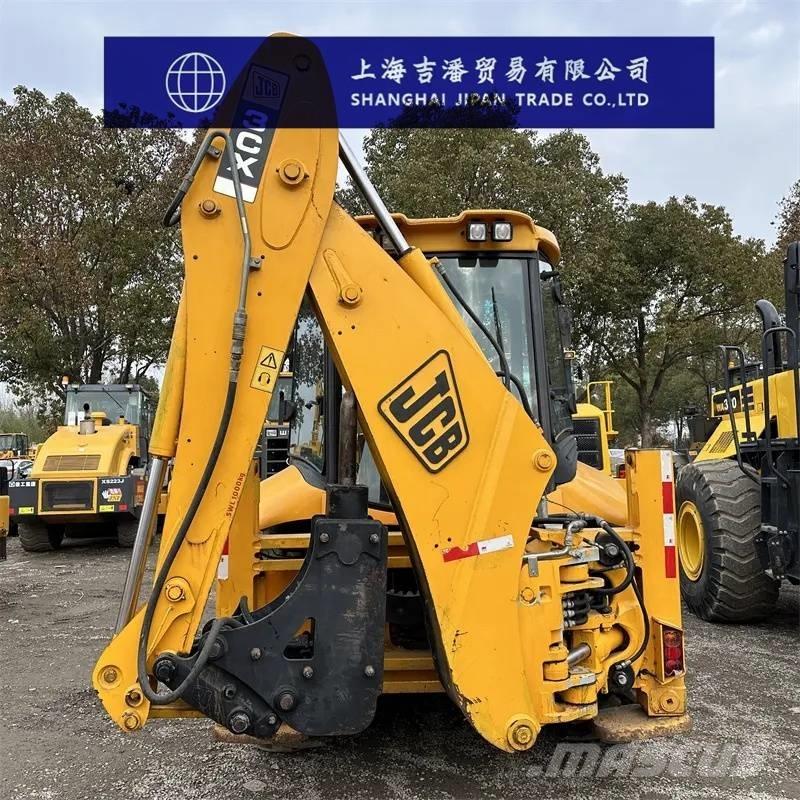 JCB 3 CX Kolesni nakladalci