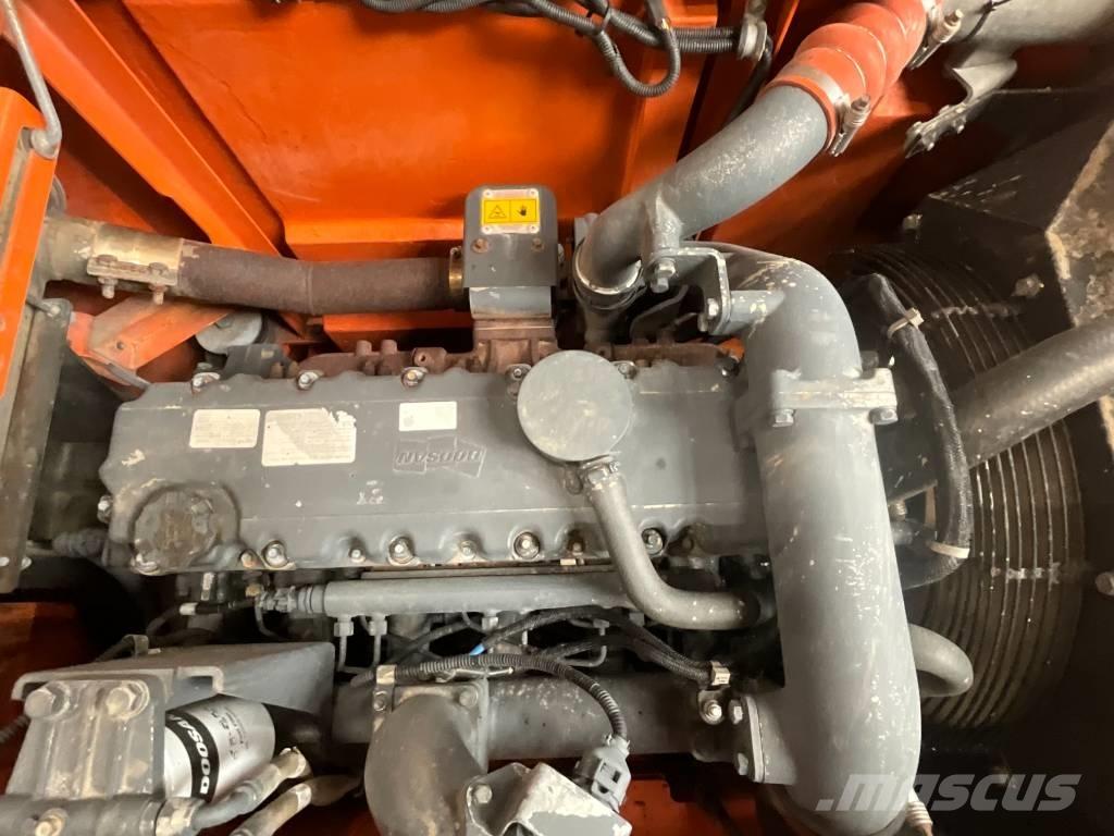Doosan DX 235 LCR Bagri goseničarji