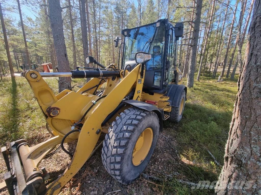CAT 908M -2015 Kolesni nakladalci