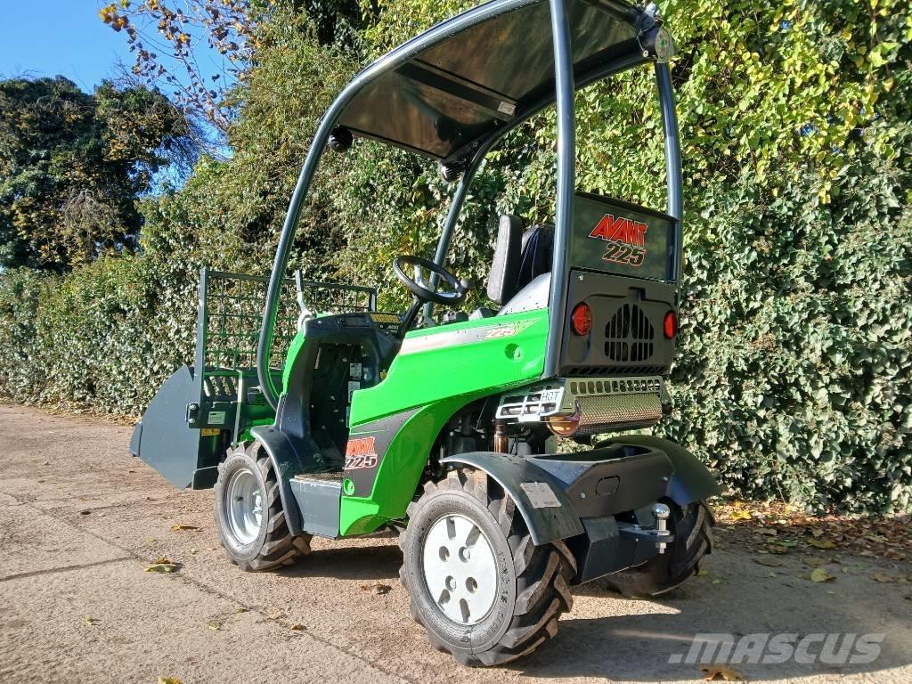 Avant 225 Večnamenski nakladalci