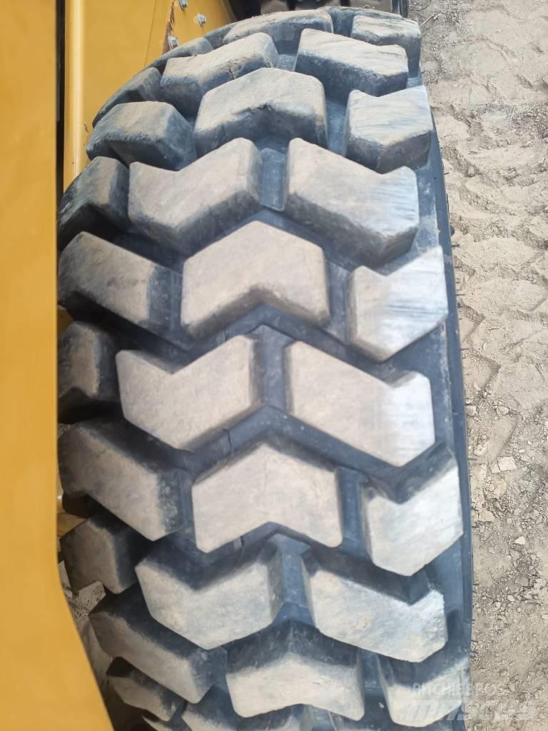 CAT 262 D XPS Skid steer mini nakladalci