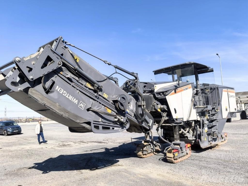 Wirtgen W 200 F Freze za asfalt
