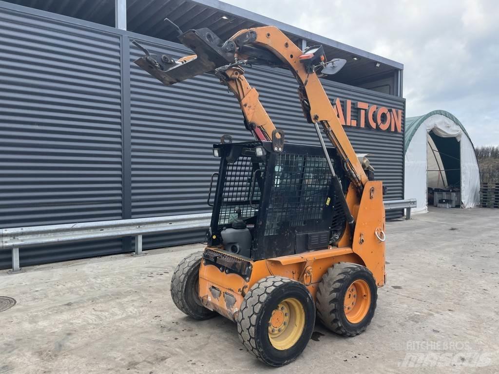 CAT 226B Skiderji