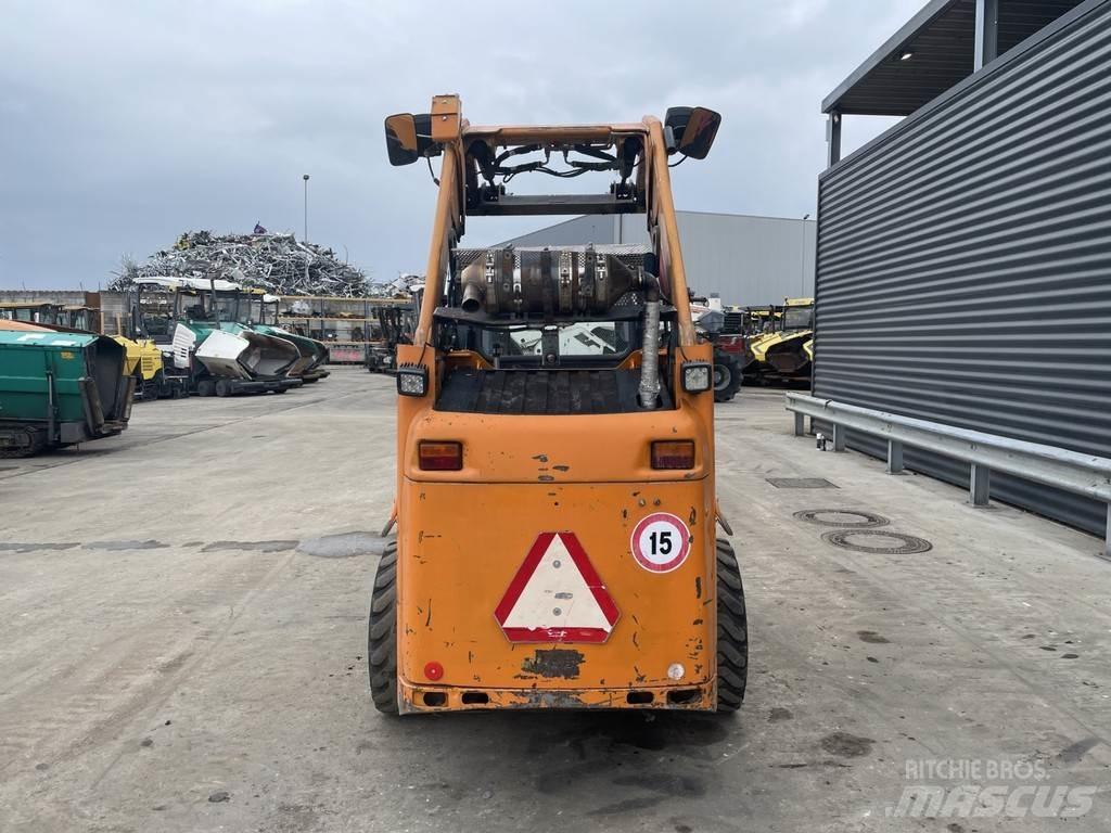 CAT 226B Skiderji