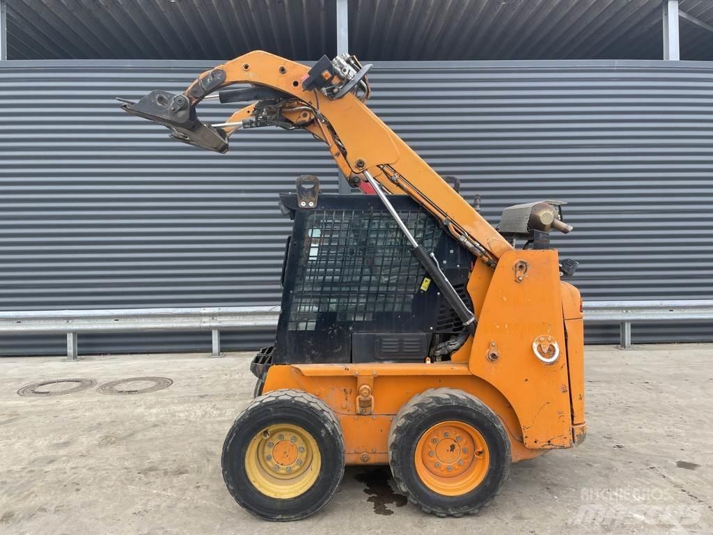 CAT 226B Skiderji