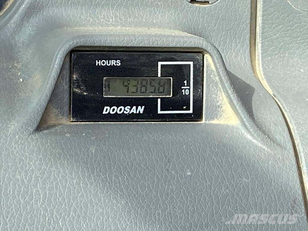 Doosan DX 160 LC Bagri goseničarji