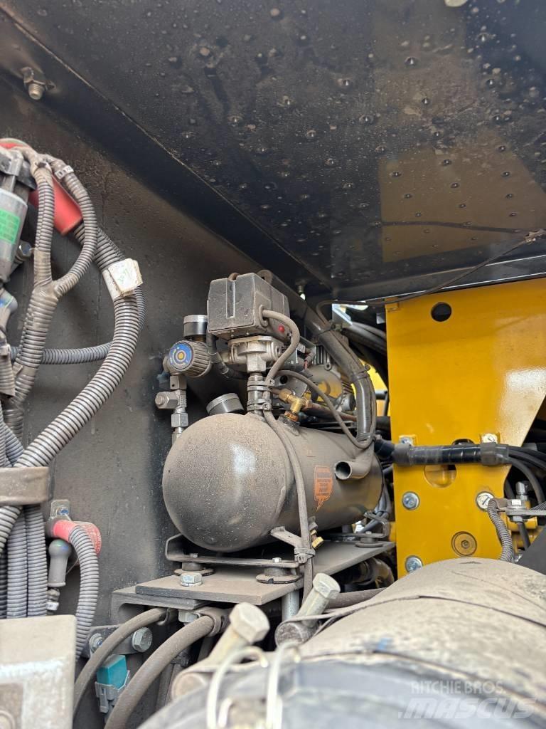 Komatsu PW180-11 Bagri na kolesih