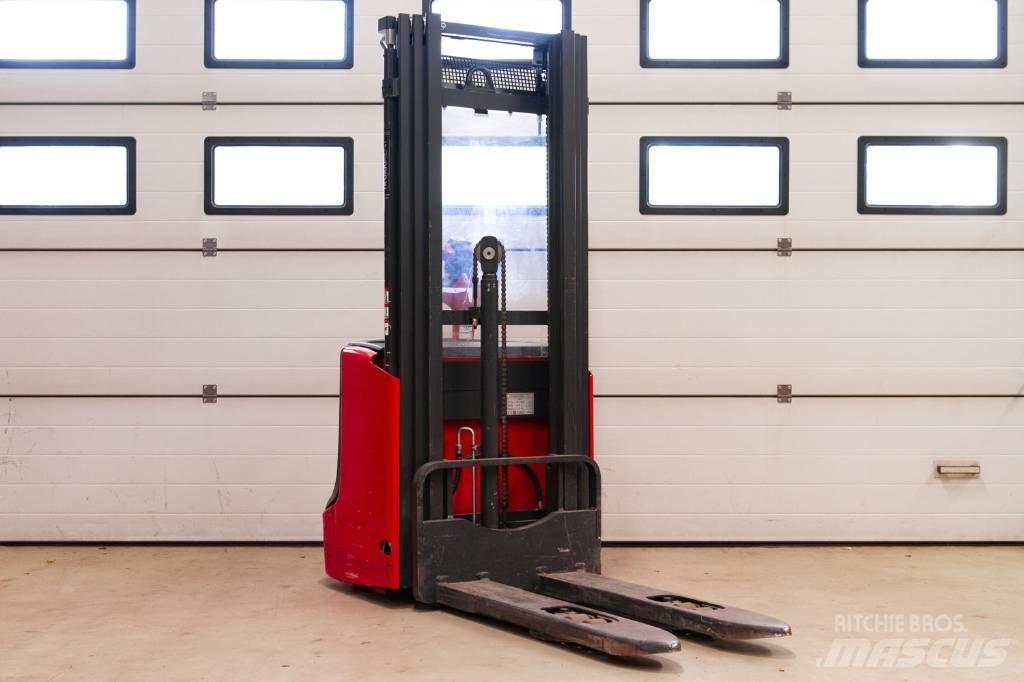 Linde L 12 Ročni električni viličar
