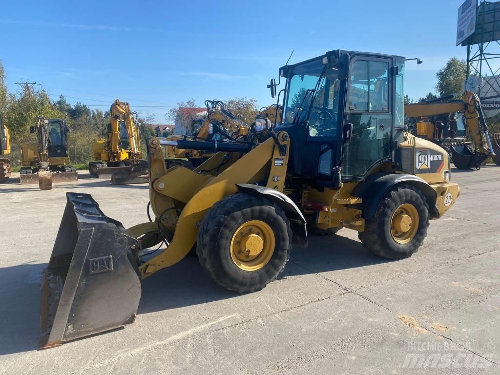 CAT 907 H 2 Kolesni nakladalci