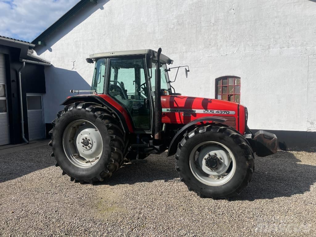 Massey Ferguson 4370 Traktorji