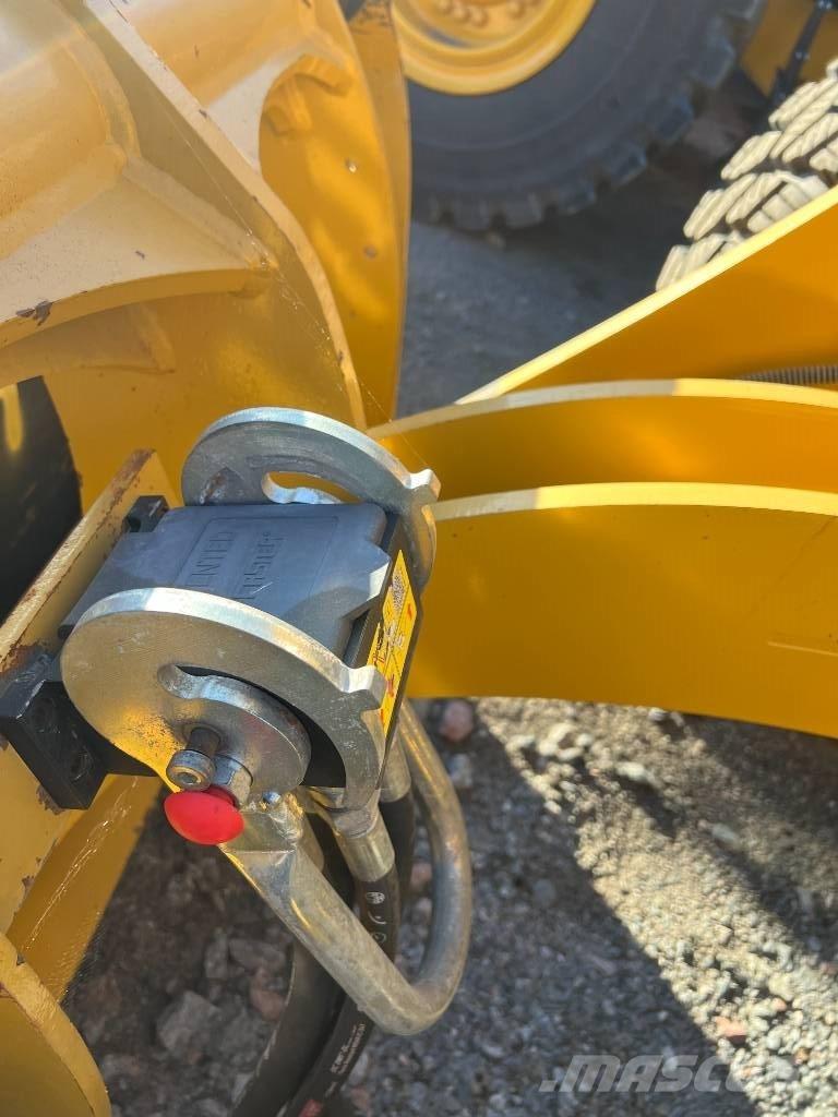 CAT 914 Kolesni nakladalci