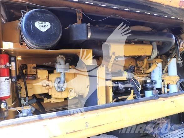 CAT M320 Bagri na kolesih