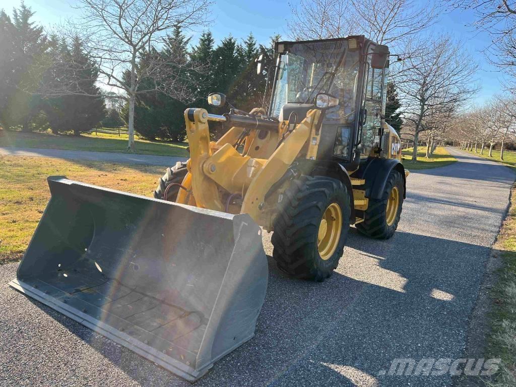 CAT 908M Kolesni nakladalci