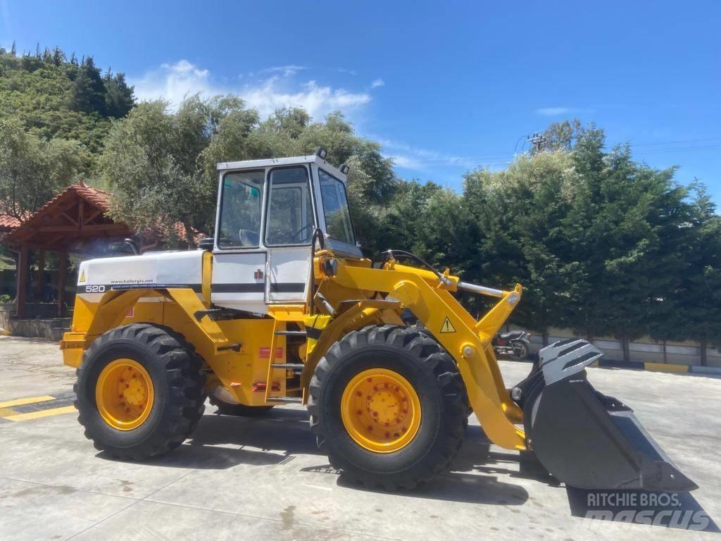 International 520A Kolesni nakladalci