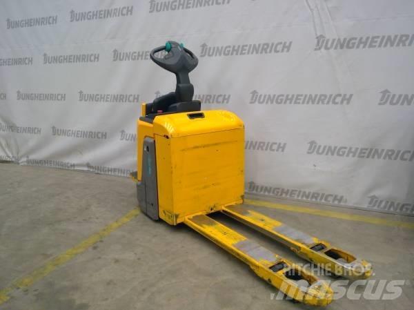 Jungheinrich ERE 225 Električni nizko dvižni viličar s stojiščem