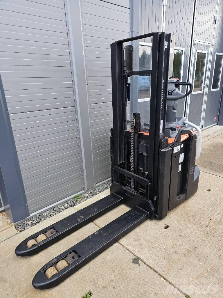 BT SPE 200 D 2500mm Ročni električni viličar