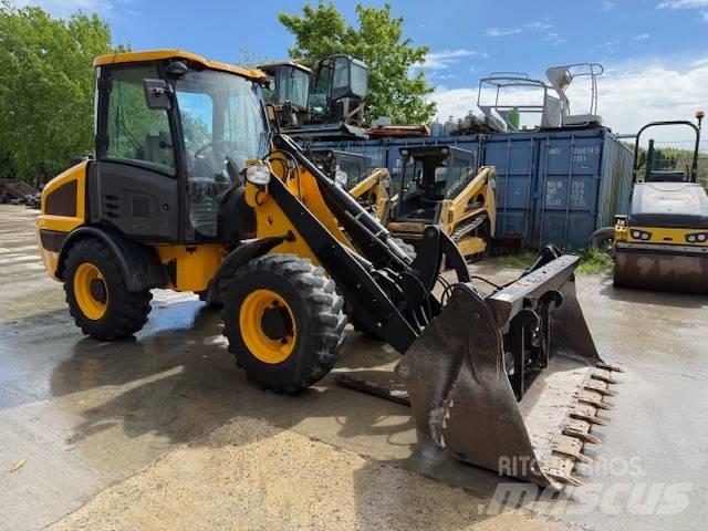JCB 406 Kolesni nakladalci