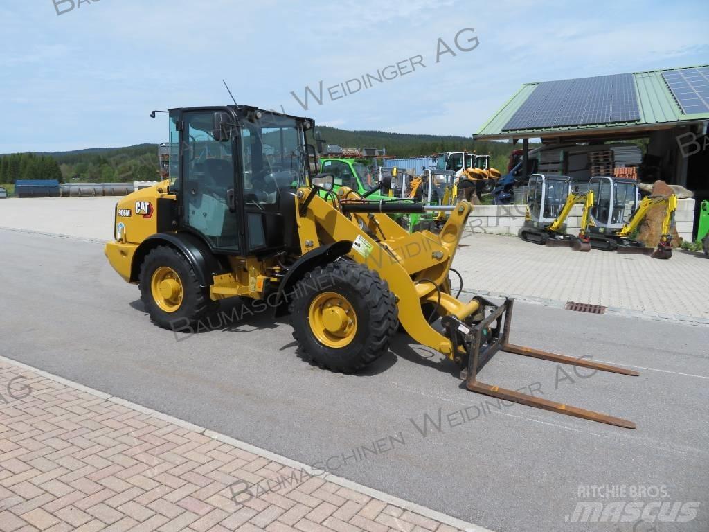 CAT 906M Kolesni nakladalci