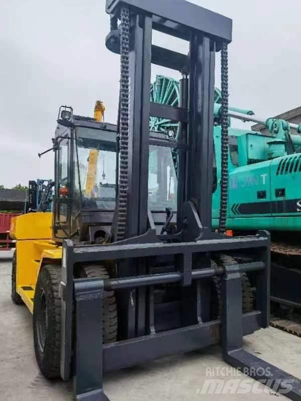 Komatsu FD 160 Dizelski viličarji