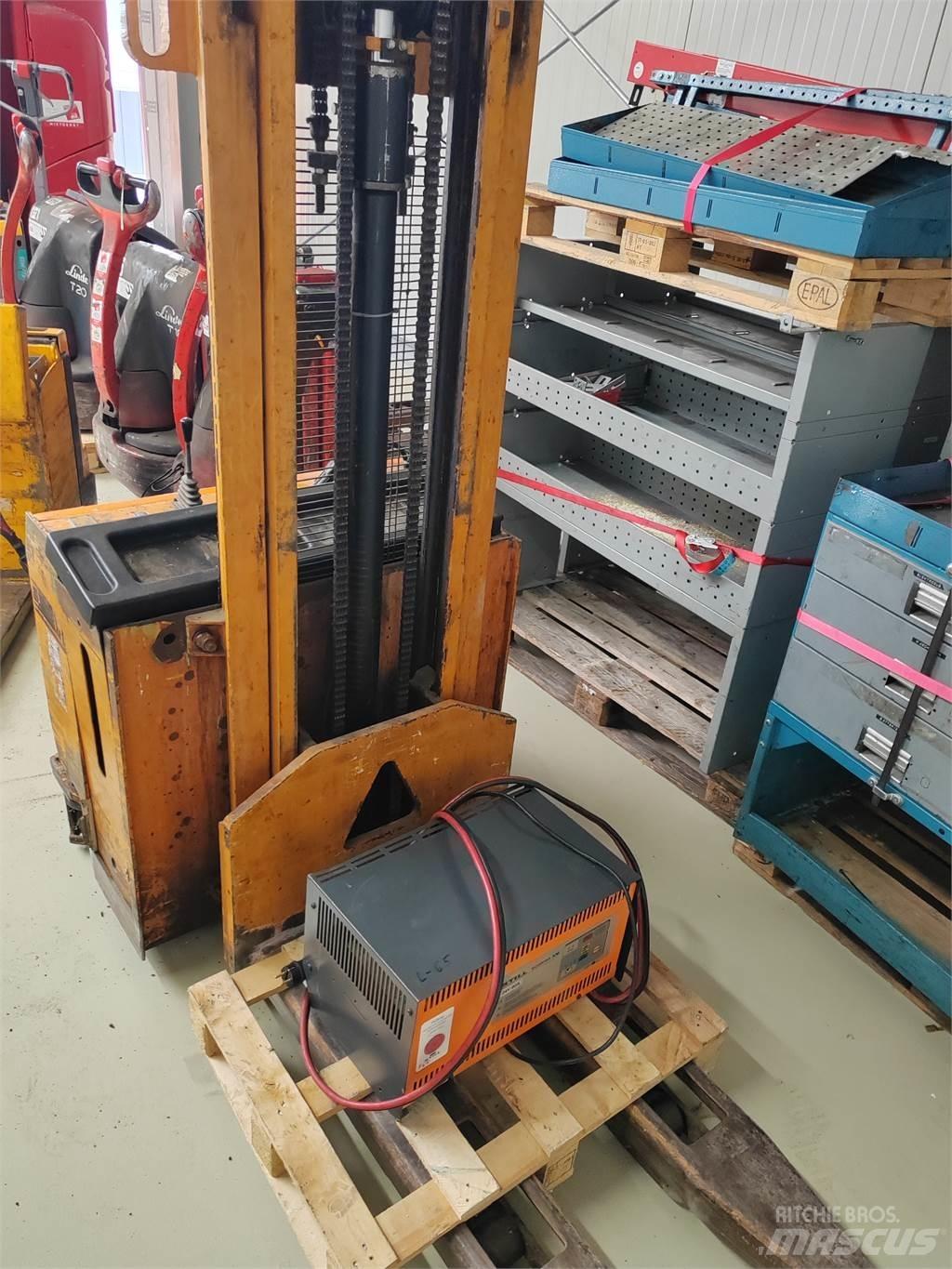 Om-Pimespo CT 13 Ročni električni viličar
