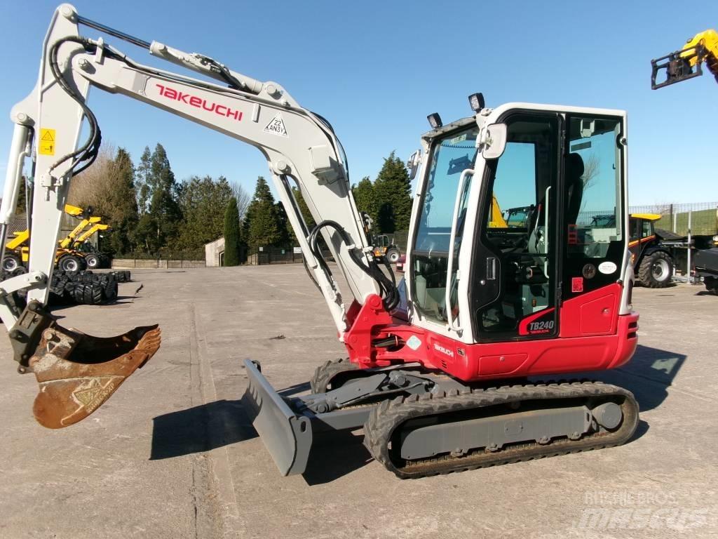 Takeuchi TB 240 Mini bagri <7t