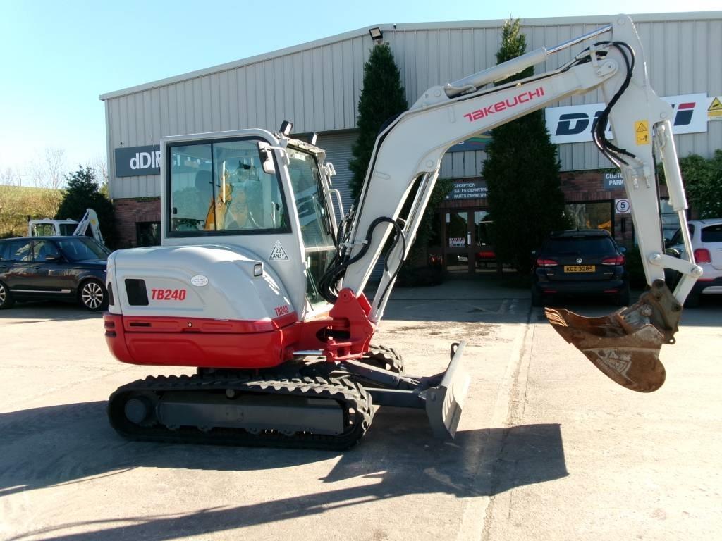 Takeuchi TB 240 Mini bagri <7t