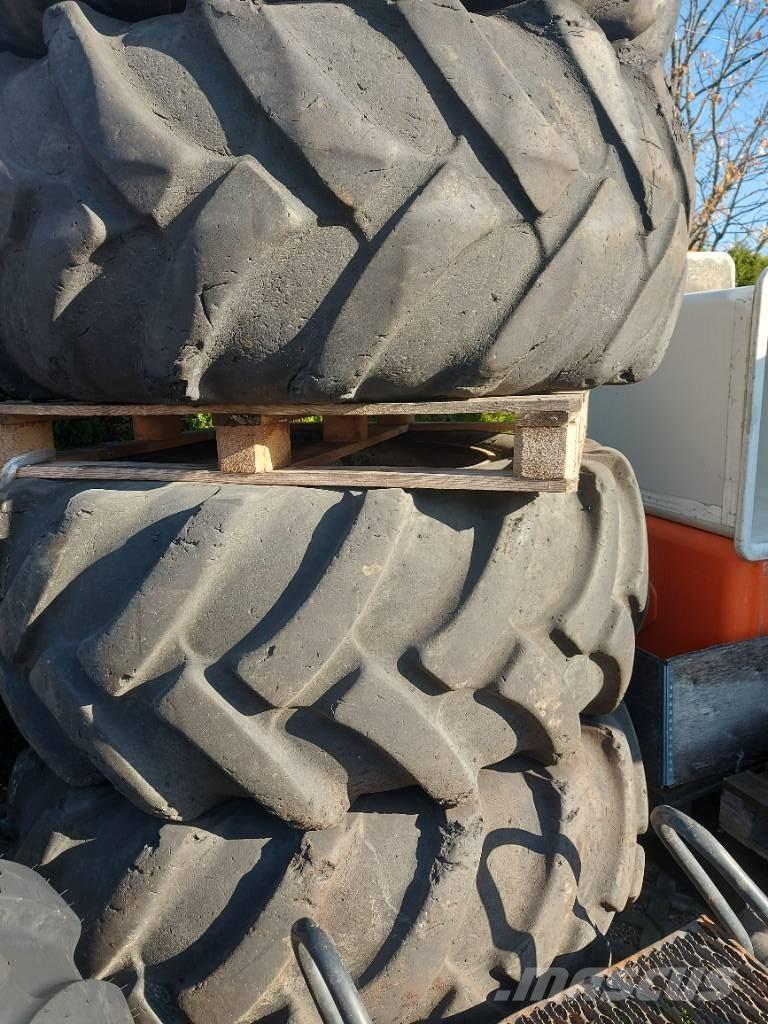 Komatsu 901 Gume, kolesa in platišča