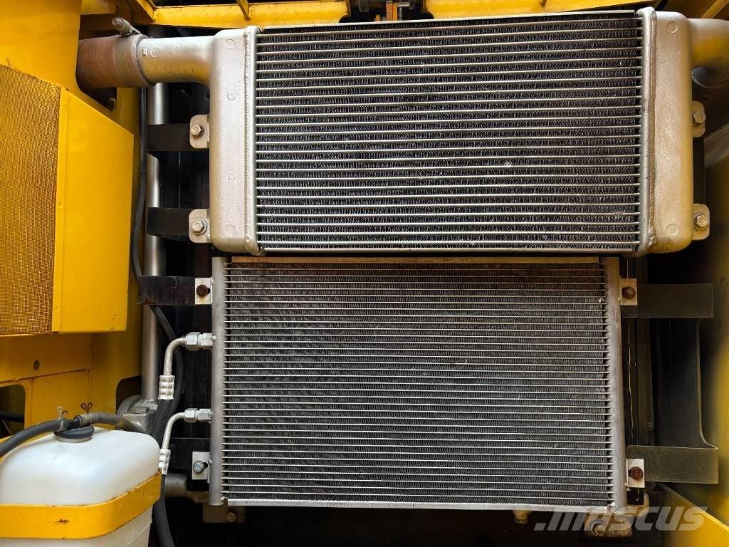 Komatsu PC 220-7 Bagri goseničarji