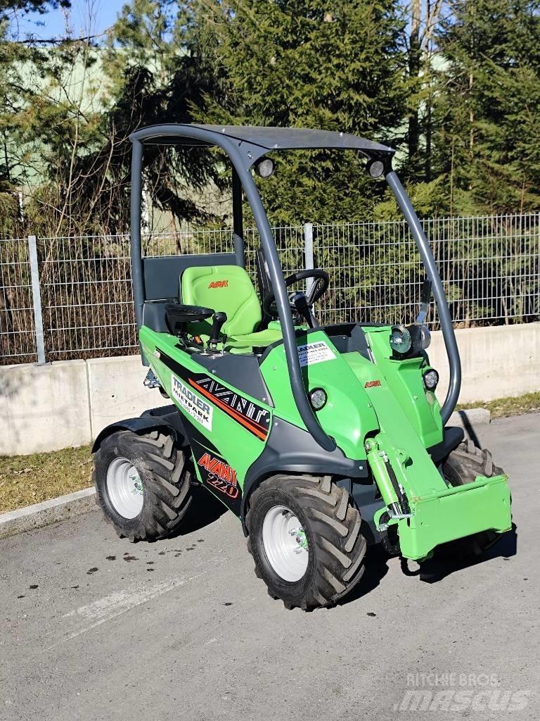 Avant 220 Večnamenski nakladalci