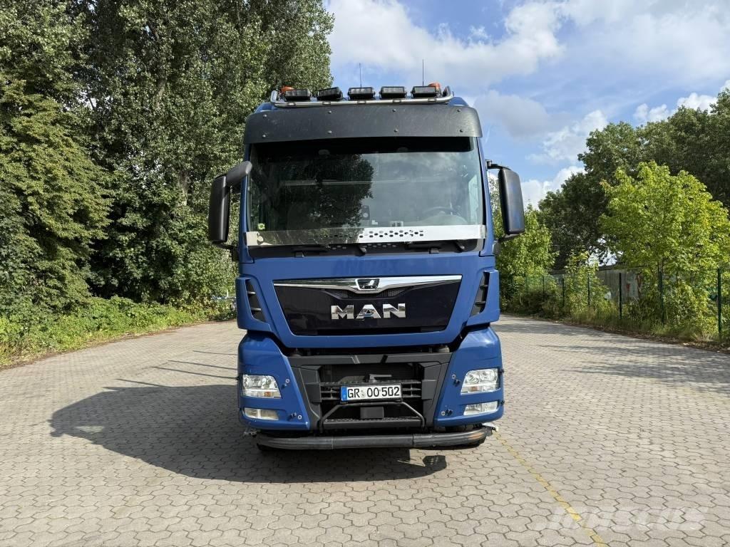 MAN TGX 33.500 Tovornjaki za prevoz gozdnih strojev
