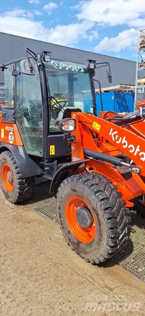 Kubota R 070 Kolesni nakladalci