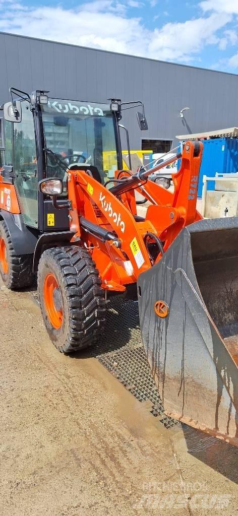 Kubota R 070 Kolesni nakladalci