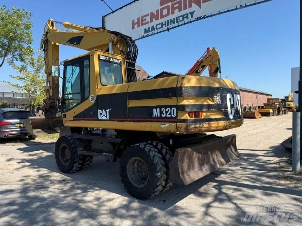 CAT M320 2001 Bagri na kolesih