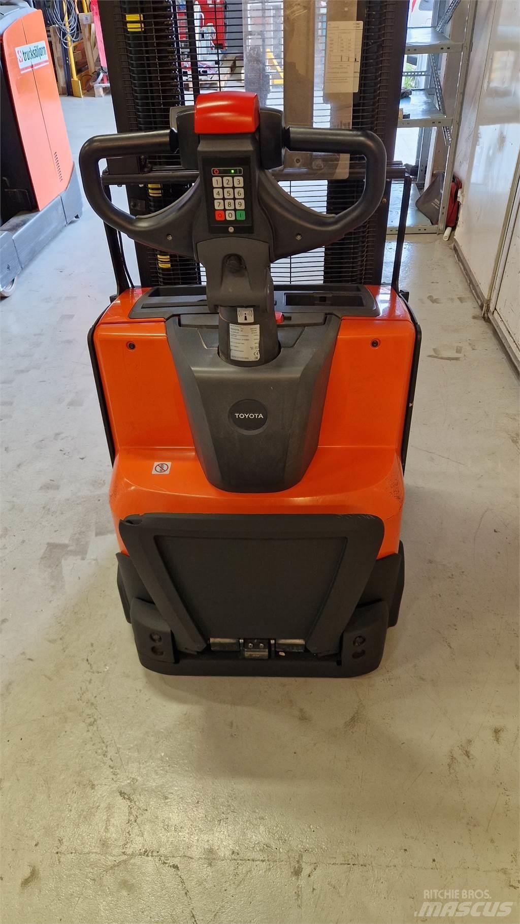 Toyota SWE140L Ročni električni viličar